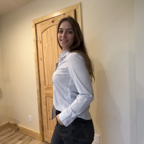 Levi’s Classic Fit NWT Striped Button-Up Shirt - Picture 4 of 7